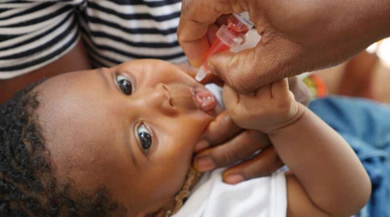 Immunise baby 1000x704